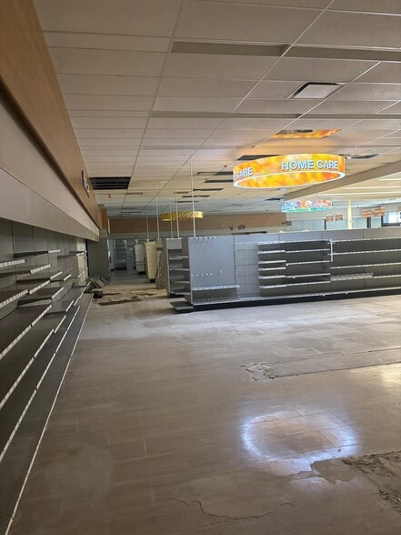 325 E Waterloo Rd, Akron, OH à vendre - Photo du bâtiment - Image 3 de 11