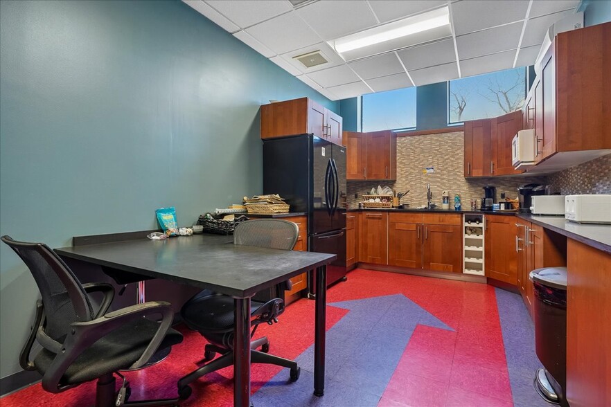 6476-6492 Sligo Mill Rd, Takoma Park, MD à louer - Photo du bâtiment - Image 3 de 17