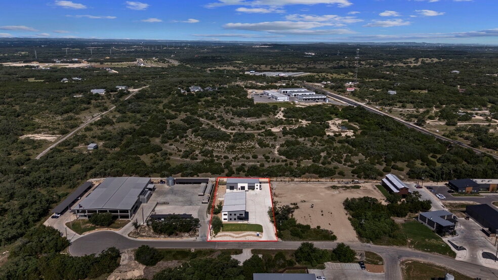 39 Truss Dr, Boerne, TX for sale - Building Photo - Image 3 of 105