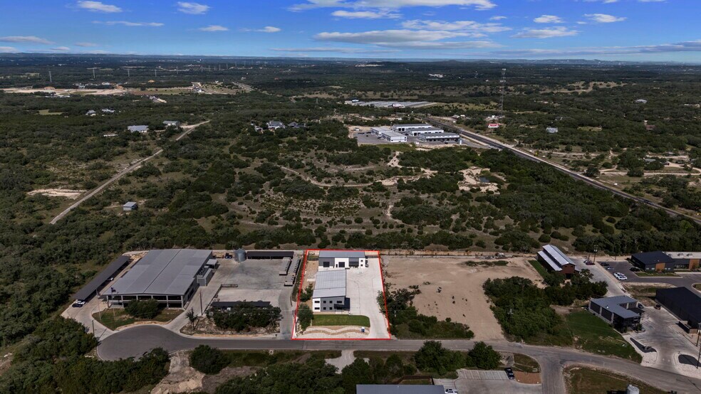 39 Truss Dr, Boerne, TX à vendre - Photo du bâtiment - Image 3 de 105