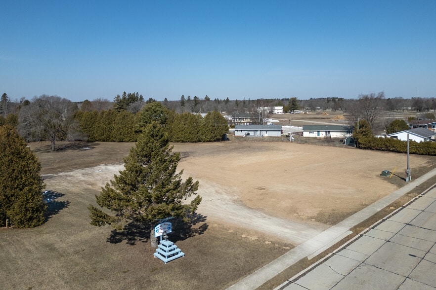 3612 Bellevue Pl, Two Rivers, WI à vendre - Photo du bâtiment - Image 3 de 32