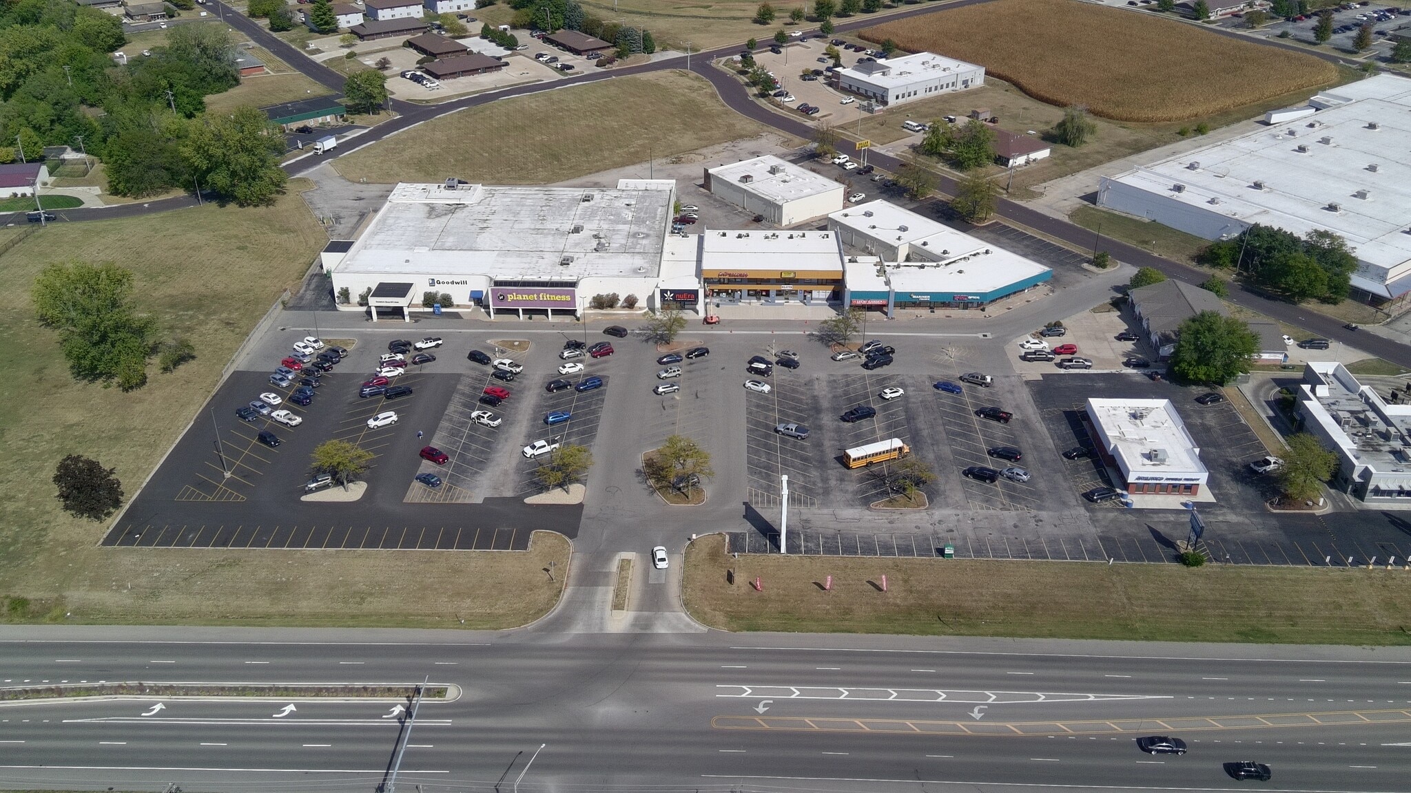 3245-3247 Court St, Pekin, IL for lease Primary Photo- Image 1 of 10