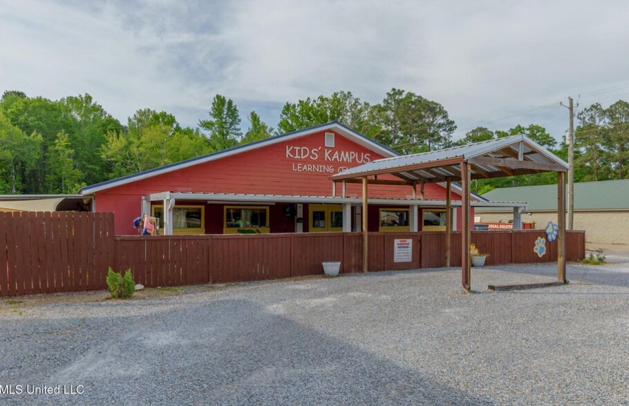 1042 Hwy 42, Sumrall, MS à vendre - Photo du bâtiment - Image 2 de 8