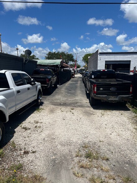 924 NE 4th Ave, Fort Lauderdale, FL à louer - Photo du bâtiment - Image 3 de 7