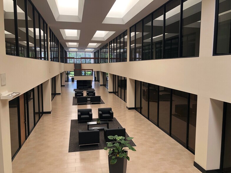 16350 Park Ten Place Dr, Houston, TX à louer - Photo intérieure - Image 3 de 7