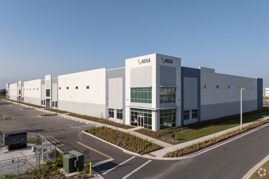 5501 Lee Vista Blvd, Orlando, FL for lease - Building Photo - Image 1 of 38