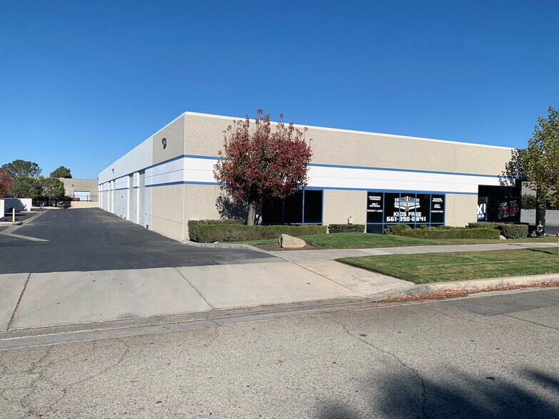 211 E Avenue K-6, Lancaster, CA à louer - Photo du bâtiment - Image 2 de 3