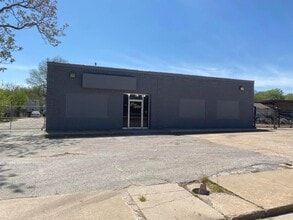 4532 Charles Page Blvd, Tulsa, OK à louer Photo du bâtiment- Image 2 de 2