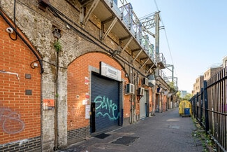 Plus de détails pour Gales Gdns, Londres - Commerce de détail à louer