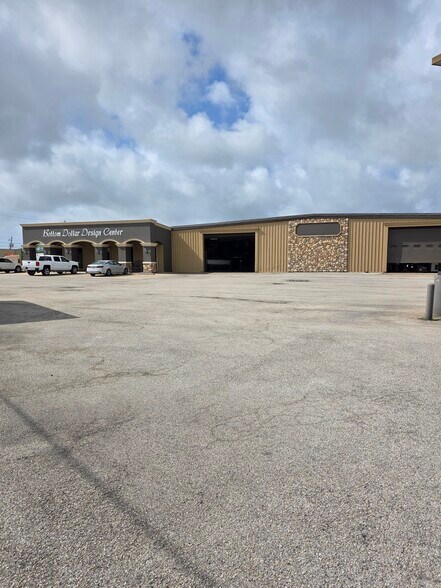 1915 N Brazosport, Freeport, TX à vendre - Photo du bâtiment - Image 2 de 13