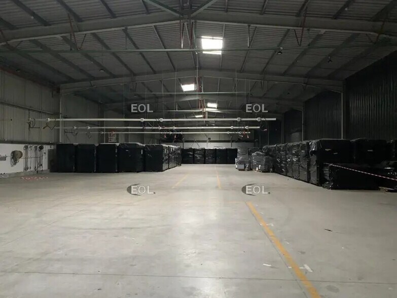 Industrial in Bollène for sale - Interior Photo - Image 2 of 8