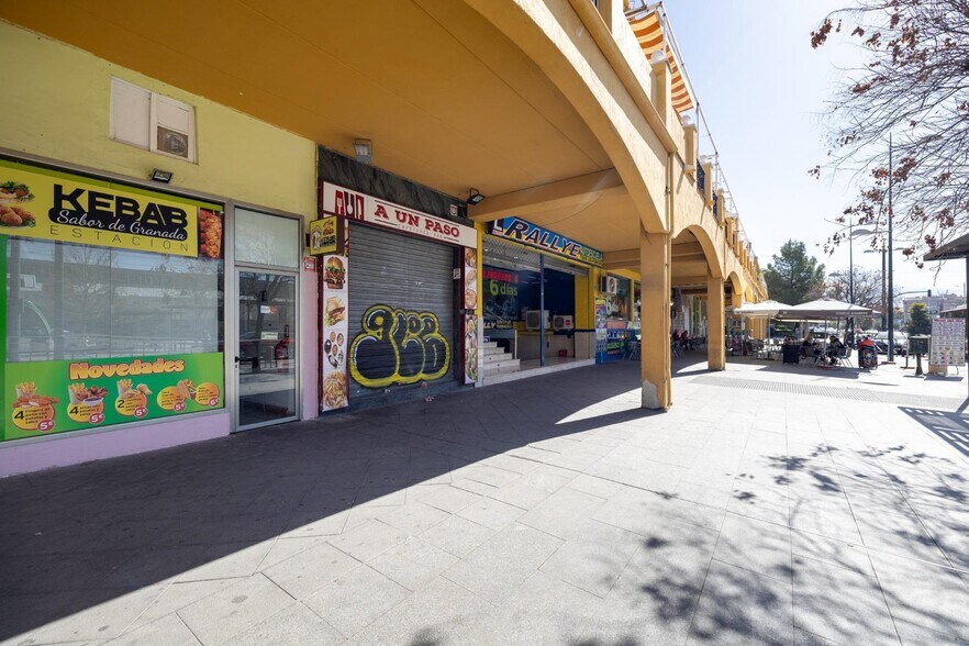 Avenida Juan Pablo II, 92, Granada, Granada à vendre - Photo du bâtiment - Image 1 de 31