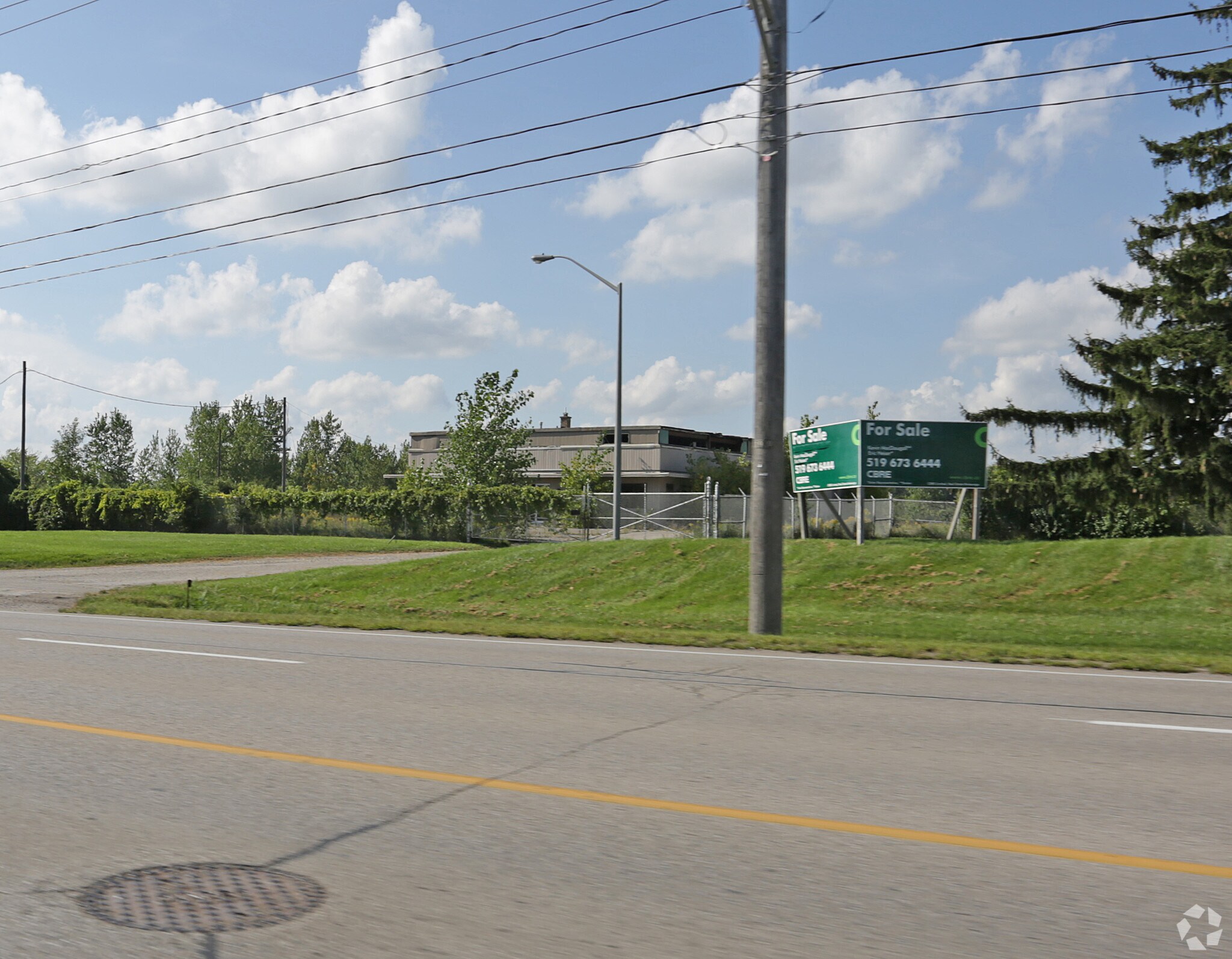 2010 Oxford St E, London, ON for sale Primary Photo- Image 1 of 1