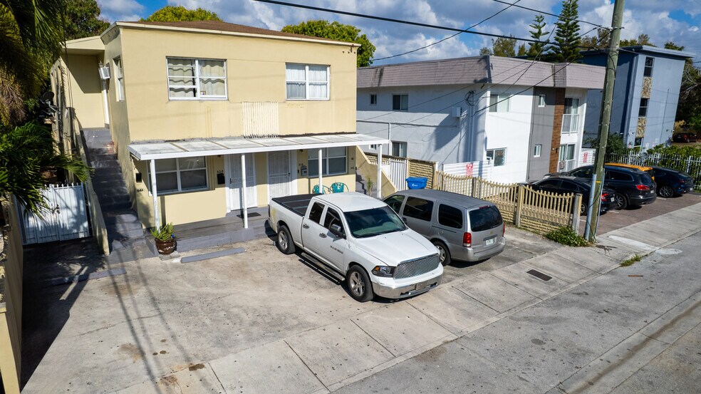 516 SW 7th Ct, Miami, FL à vendre - Photo du bâtiment - Image 2 de 3