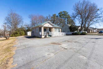 2816 E North Ave, Anderson, SC à louer Photo du bâtiment- Image 2 de 26