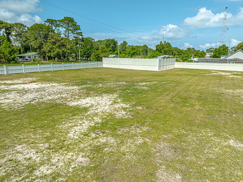 275 US Highway 98, Eastpoint, FL à vendre - Photo du bâtiment - Image 3 de 9