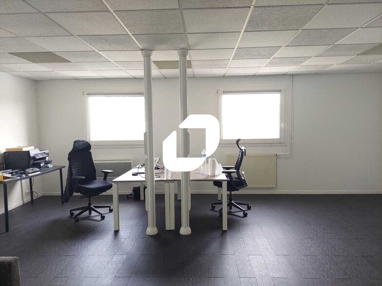 Office in Trappes for sale - Interior Photo - Image 2 of 10