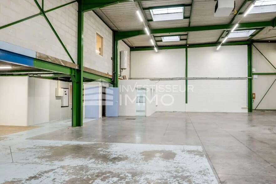 Office in Saint-Thibault-des-Vignes for lease - Interior Photo - Image 3 of 5