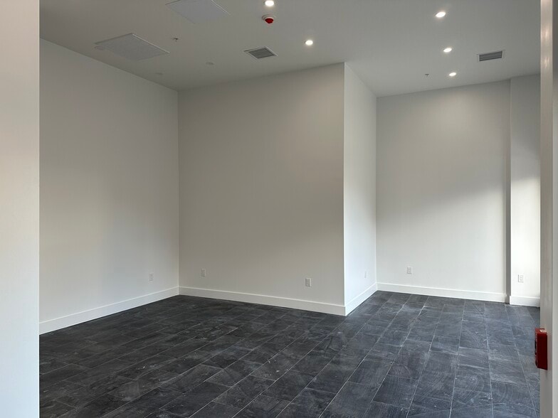34-40 Hudson St, Newark, NJ for lease - Interior Photo - Image 3 of 153