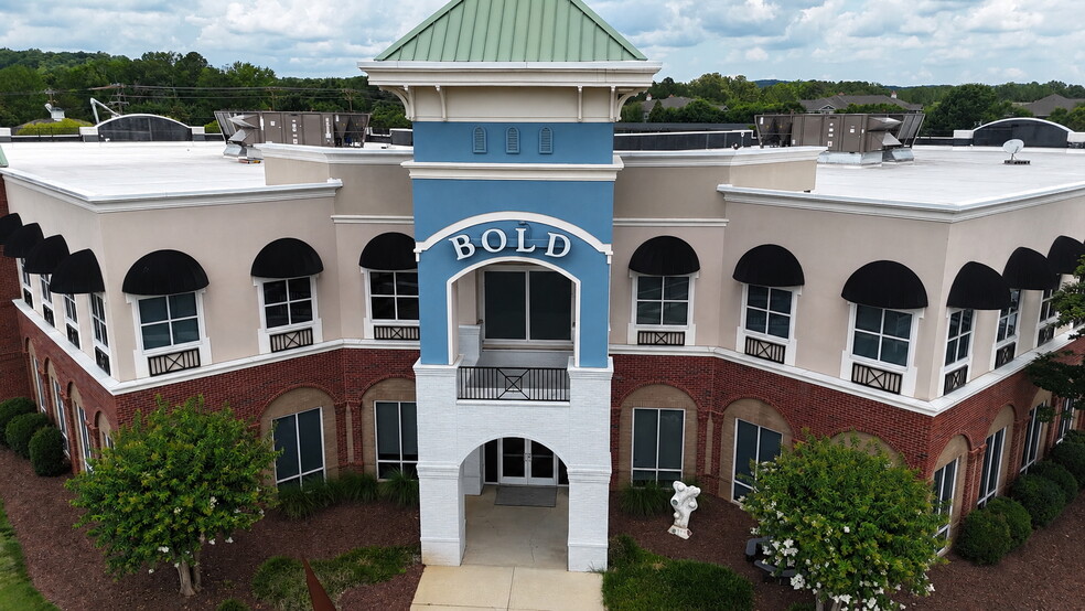 50101 Governors Dr, Chapel Hill, NC for lease - Building Photo - Image 1 of 44