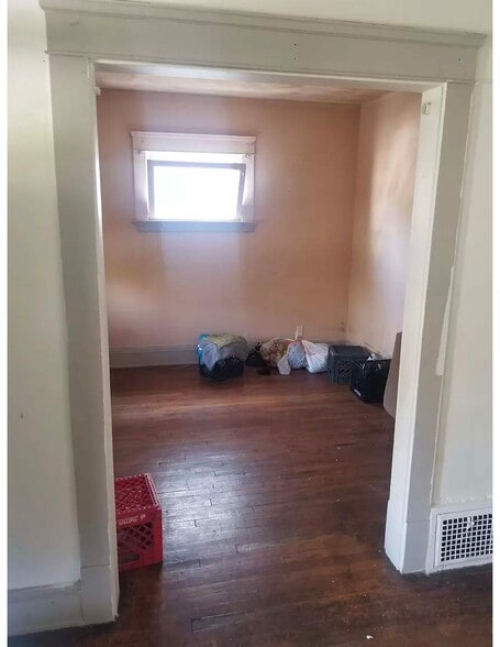 10706 Crestwood Ave, Cleveland, OH for sale - Building Photo - Image 2 of 12