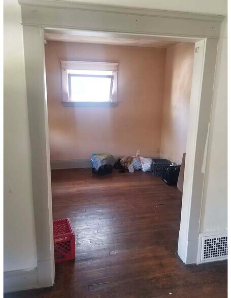 10706 Crestwood Ave, Cleveland, OH à vendre - Photo du bâtiment - Image 2 de 12