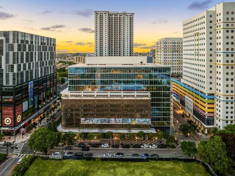 161 NW 6th St, Miami, FL à louer - Photo du bâtiment - Image 3 de 23