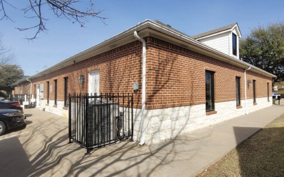 2801 Duke of Gloucester St, DeSoto, TX à louer - Photo du bâtiment - Image 3 de 6