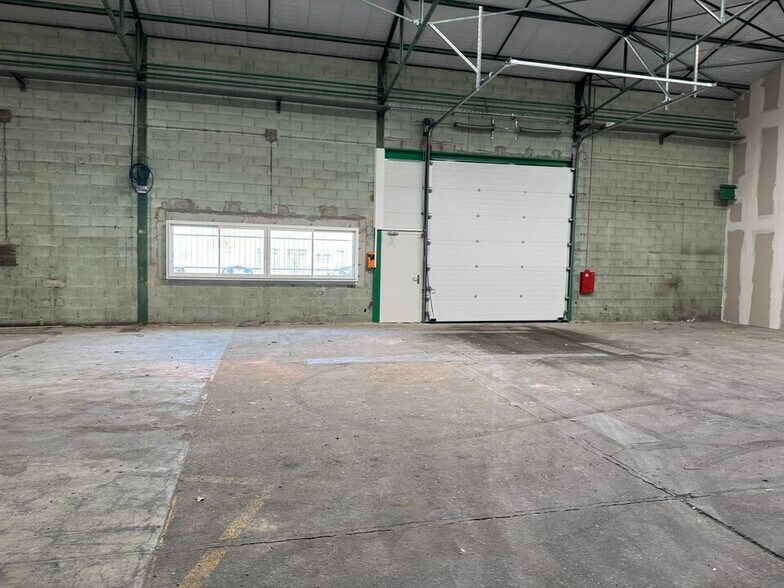 Industrial in Reyrieux for lease - Interior Photo - Image 1 of 3