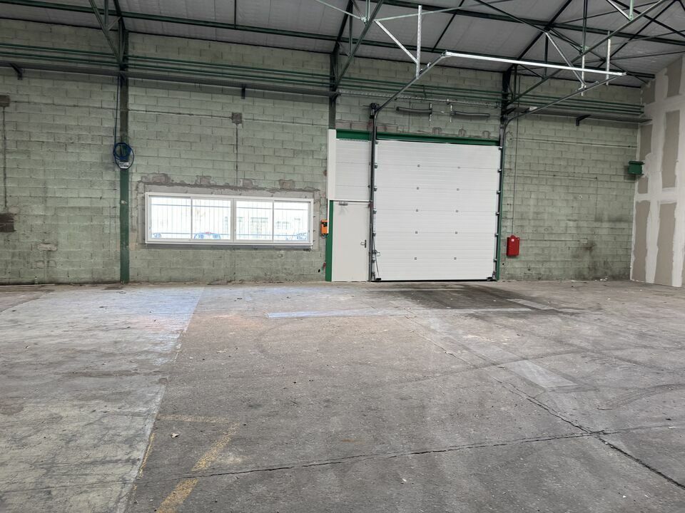 Industrial in Reyrieux for lease Interior Photo- Image 1 of 4