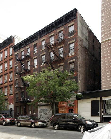 231-233 E 4th St, New York, NY for lease - Primary Photo - Image 1 of 3