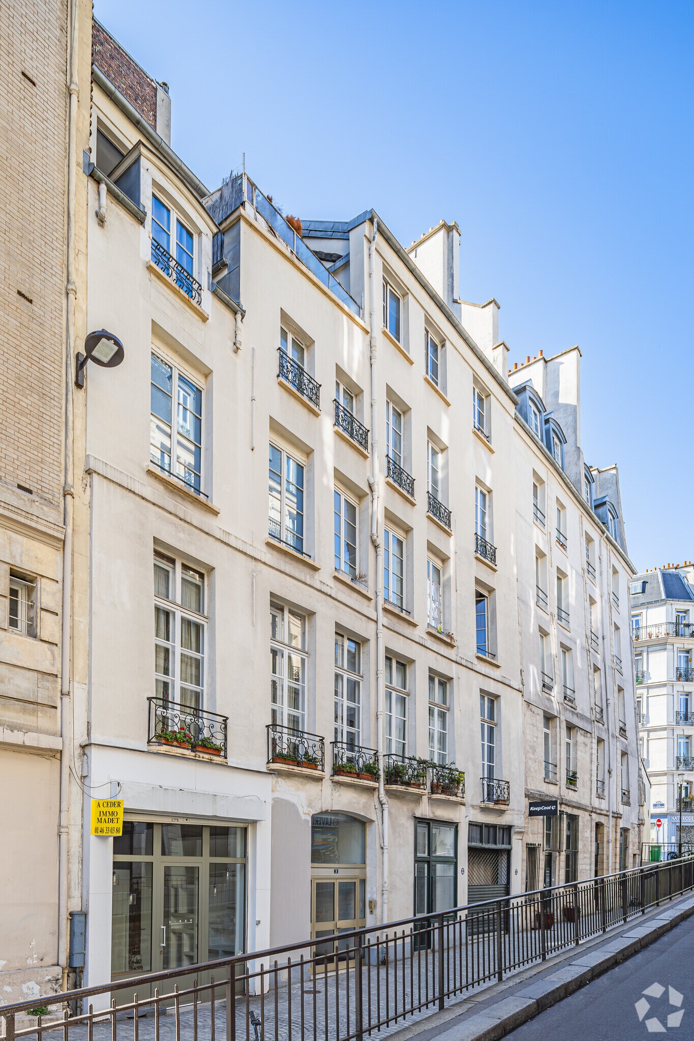 Multifamily in Paris for sale Primary Photo- Image 1 of 5