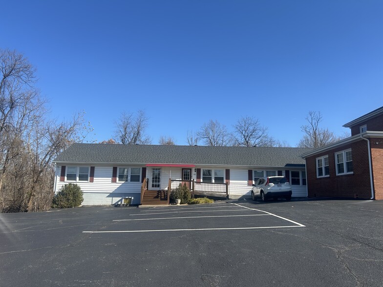 114 Lexington Tpke, Amherst, VA for lease - Building Photo - Image 2 of 5