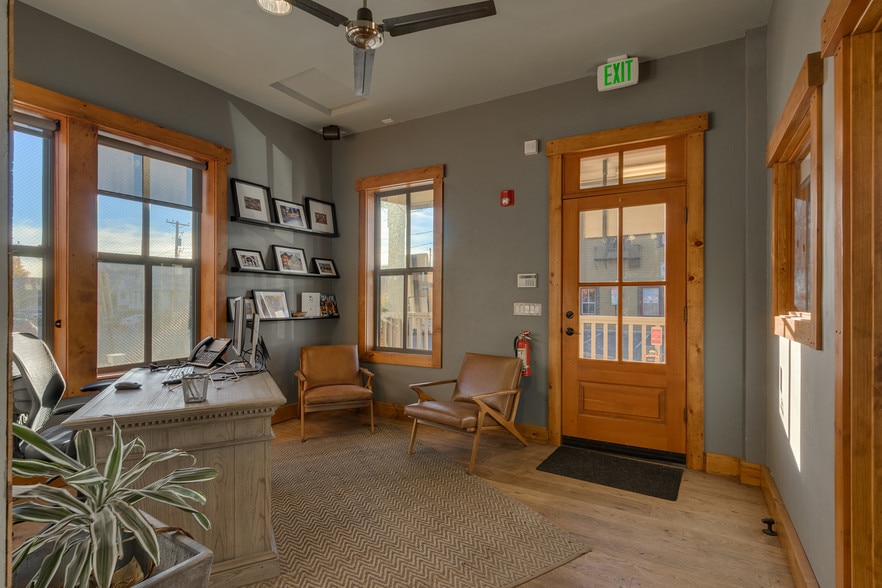 10010 Church St, Truckee, CA for sale - Interior Photo - Image 2 of 16