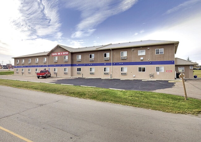 Plus de détails pour 5004 42 Ave, Innisfail, AB - Services hôteliers à vendre