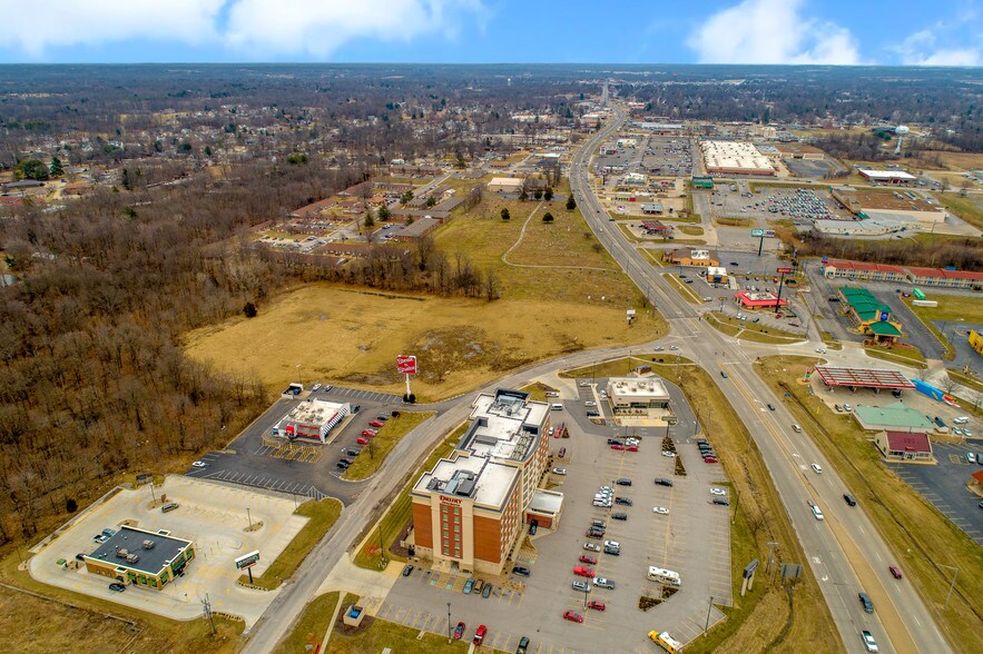 130 N 44th St, Mount Vernon, IL à vendre - Photo du bâtiment - Image 3 de 6