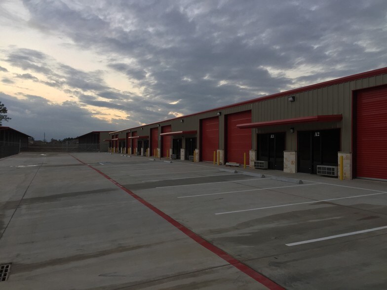 18207 N Eldridge Pky, Tomball, TX à louer - Photo du bâtiment - Image 2 de 11