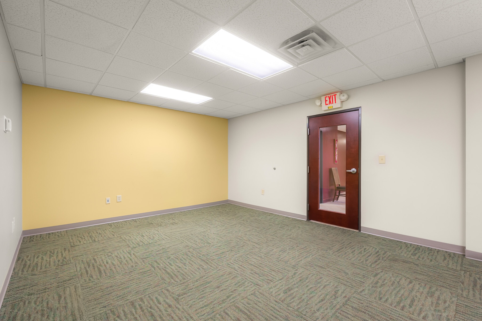 1015 3rd St, Columbus, IN à louer Photo intérieure- Image 1 de 22