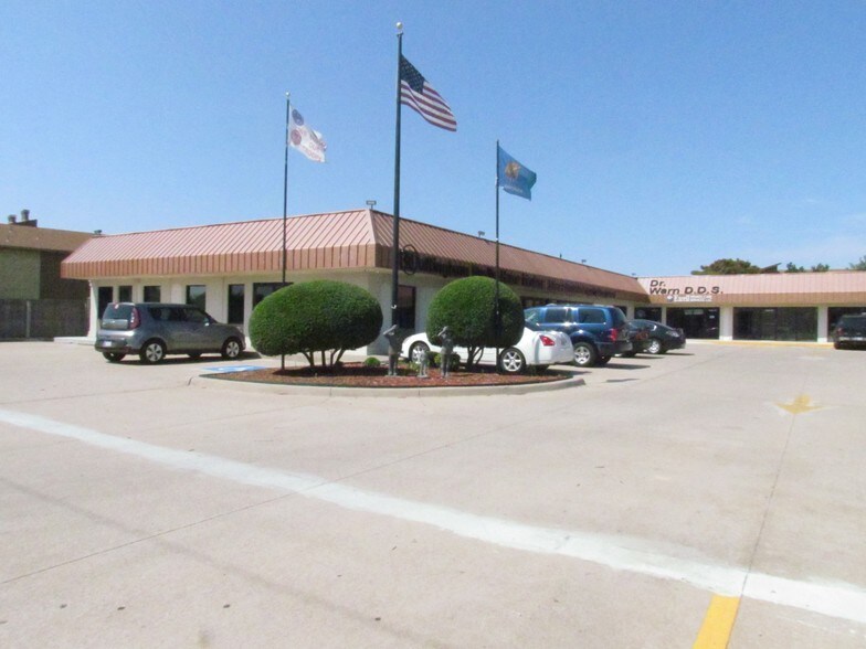 502 NW Sheridan Rd, Lawton, OK à louer - Photo du bâtiment - Image 1 de 4