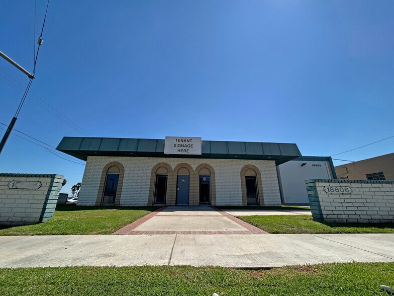 16606 Schoenborn St, North Hills, CA à louer - Photo du bâtiment - Image 2 de 7