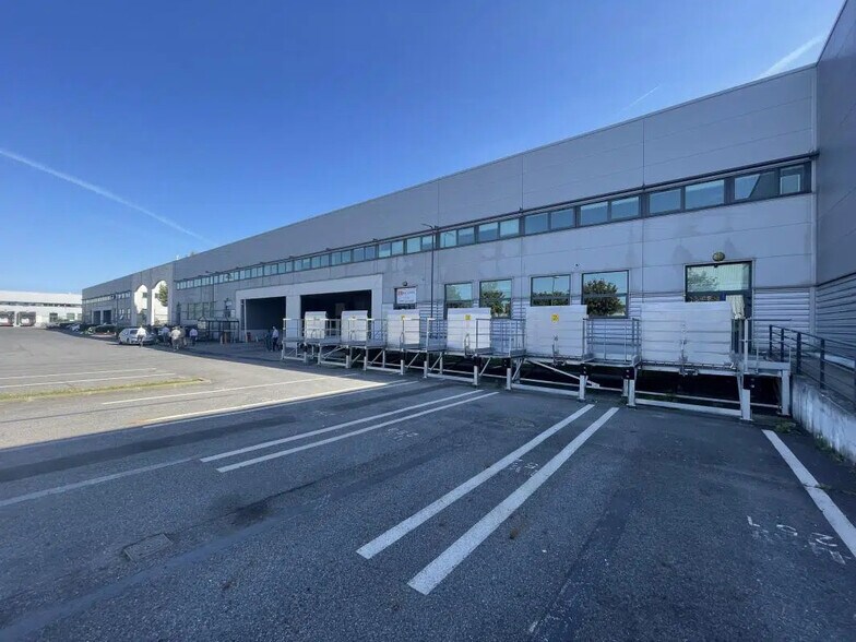 Industriel dans Ivry-sur-Seine à louer - Photo du bâtiment - Image 2 de 6