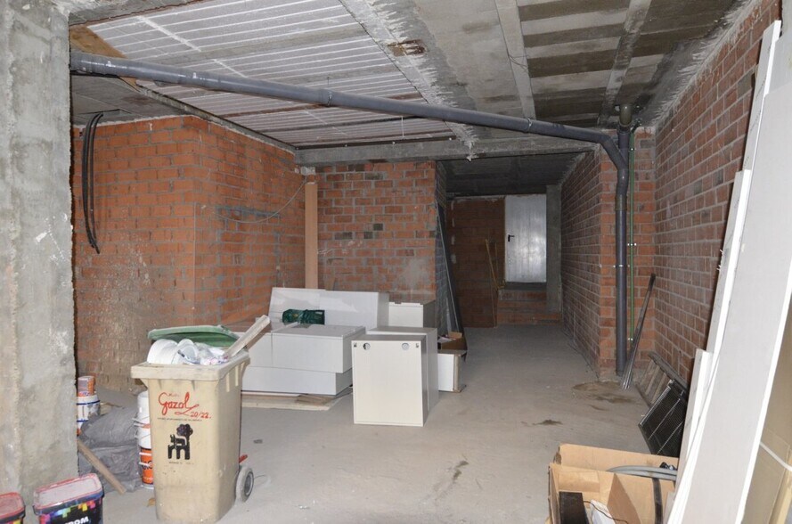 Retail in Salamanca for lease - Building Photo - Image 2 of 13