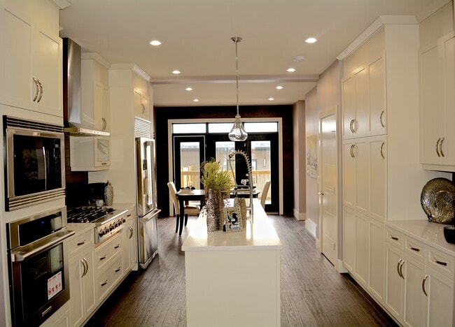 Plus de détails pour 11331 76 Av NW, Edmonton, AB - Multi-résidentiel à vendre