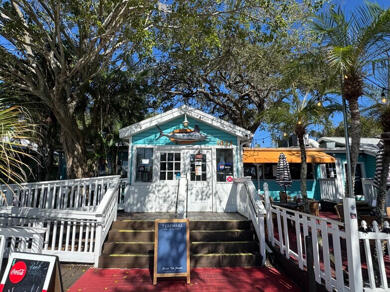 1023 Florida Ave, Palm Harbor, FL à vendre - Photo du bâtiment - Image 2 de 9