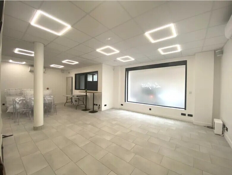 Office in Paris for sale - Interior Photo - Image 1 of 9