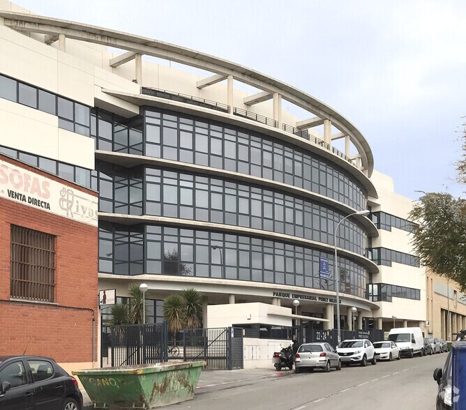 Calle de Casas de Miravete, 22-24, Madrid, Madrid for lease - Building Photo - Image 2 of 3