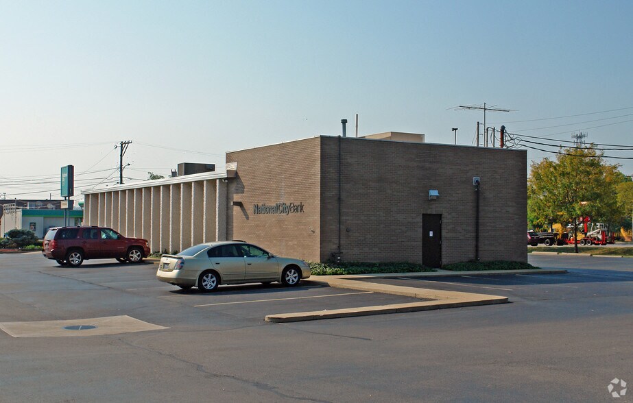 721 E Dixie Dr, Dayton, OH à louer - Photo du bâtiment - Image 2 de 11