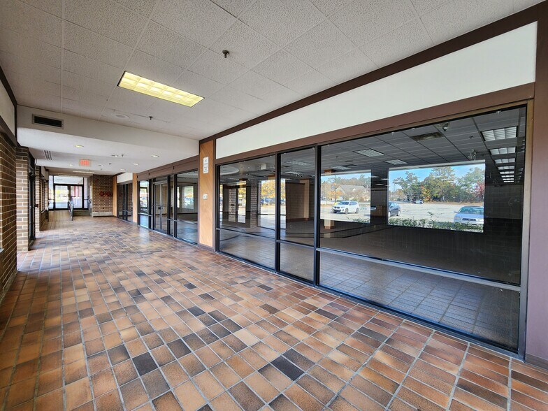 770 Roosevelt Trl, Windham, ME à louer - Photo du bâtiment - Image 2 de 4