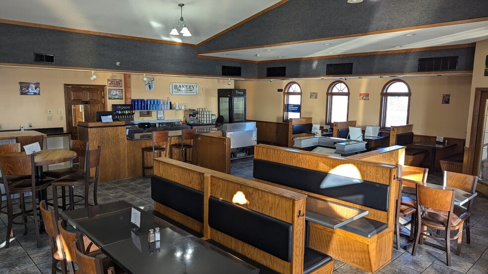 819 E Main St, Crestline, OH for sale - Building Photo - Image 3 of 15