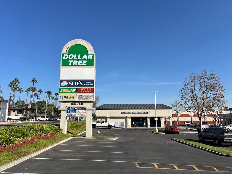 1204-1290 Yorba Linda Dr, Placentia, CA à louer - Photo du bâtiment - Image 3 de 4